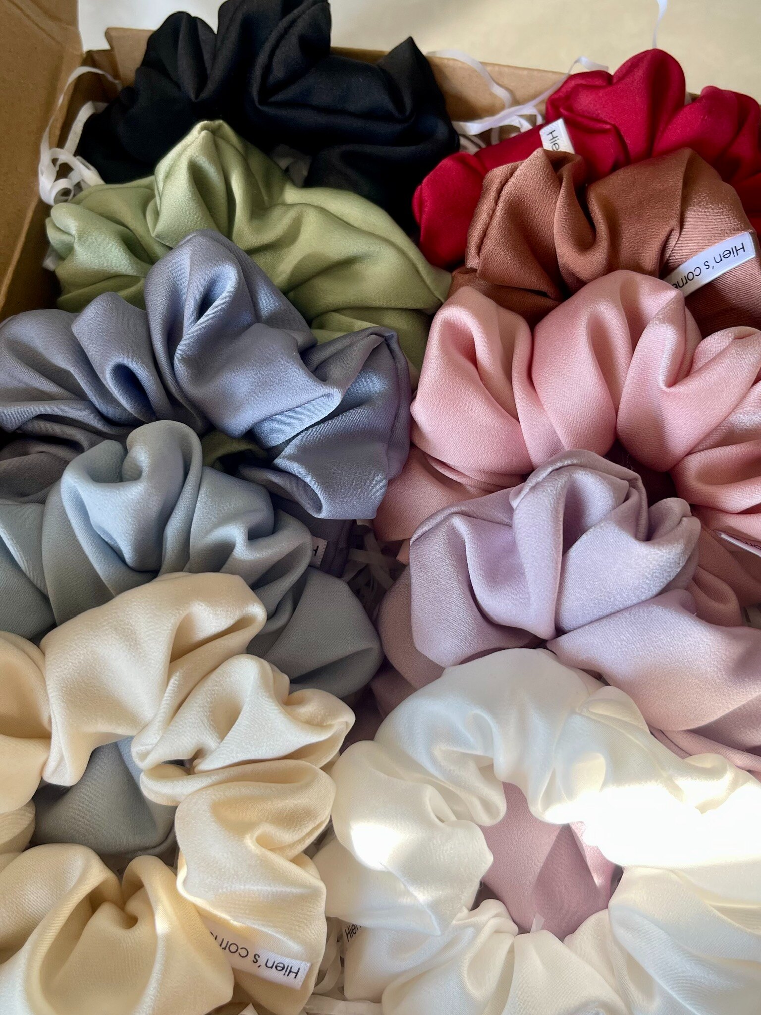 Cột tóc vải Scrunchies Lụa màu pastel xinh xắn