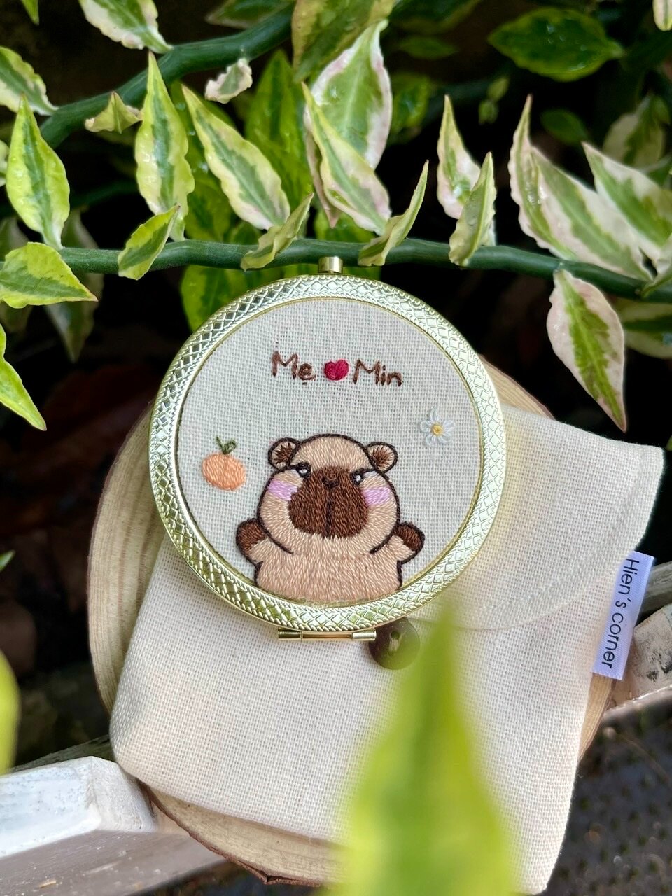Gương cầm tay mini 7cm - Thêu tay Capybara cute