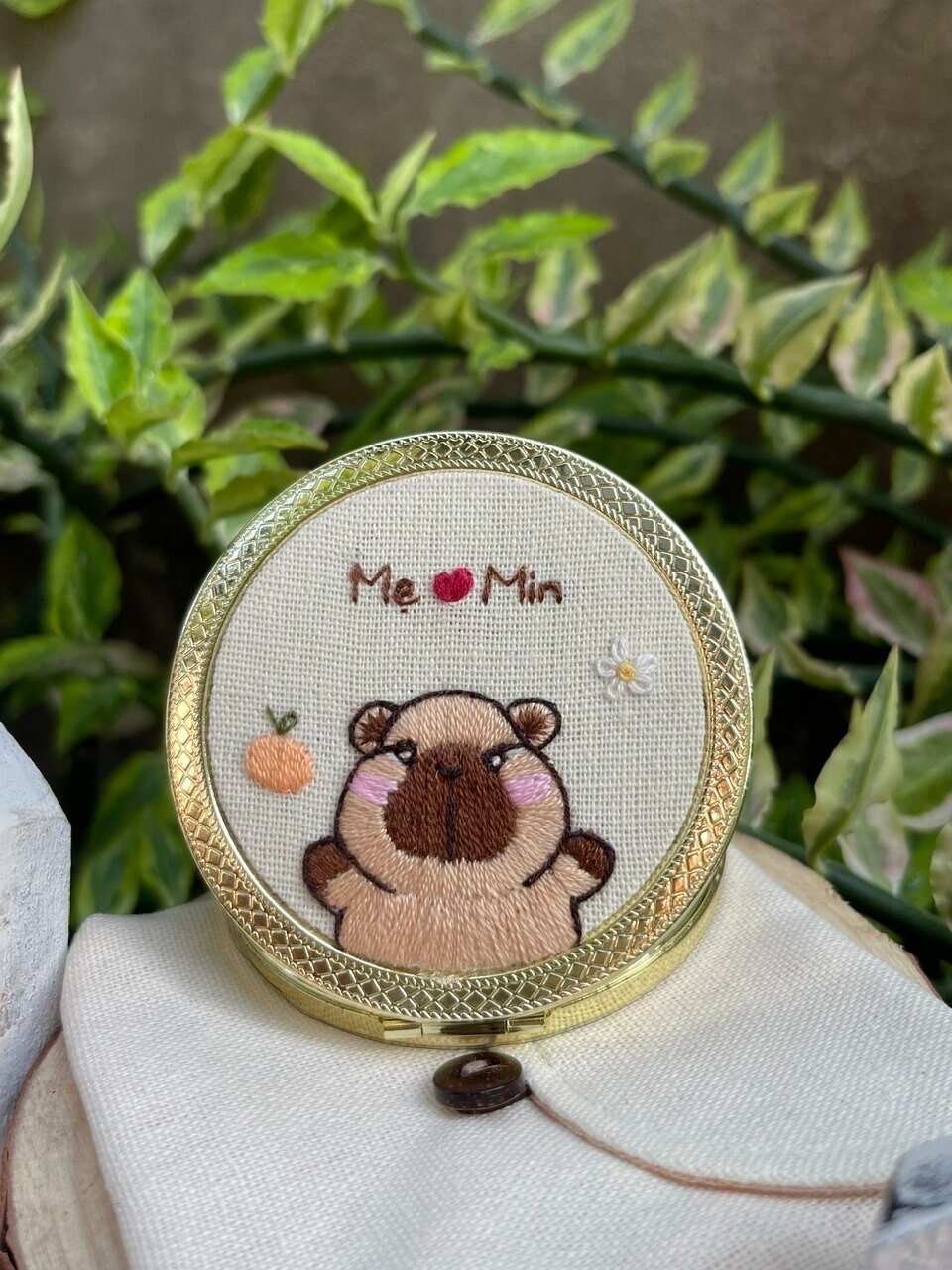 Gương cầm tay mini 7cm - Thêu tay Capybara cute