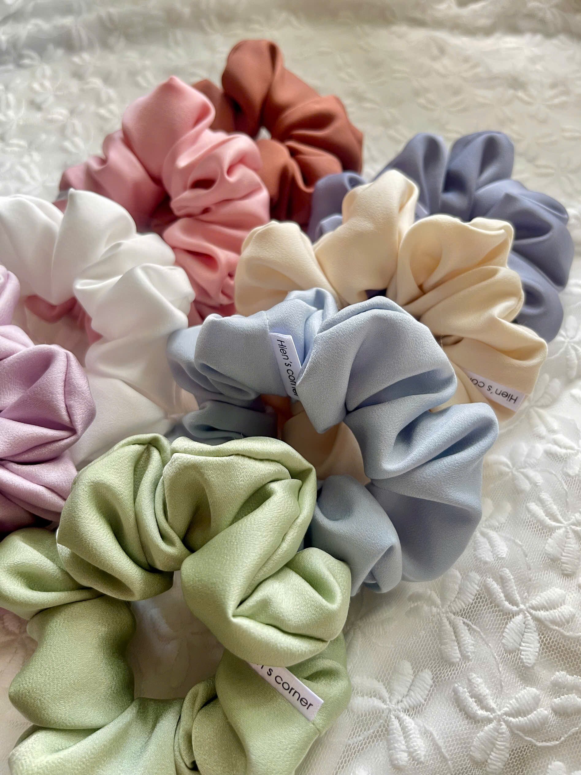 Cột tóc vải Scrunchies Lụa màu pastel xinh xắn